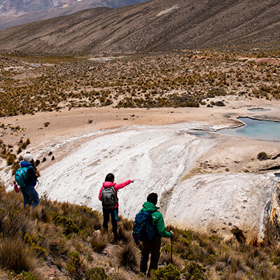 Ve en busca de géiseres y baños termales al otro lado de Tacna