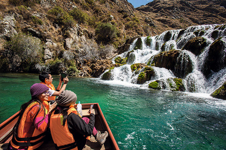 Turistas en Nor Yauyos Cochas