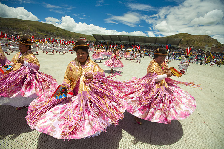 Danzantes en la fiesta de la Virgen de la Candelaria