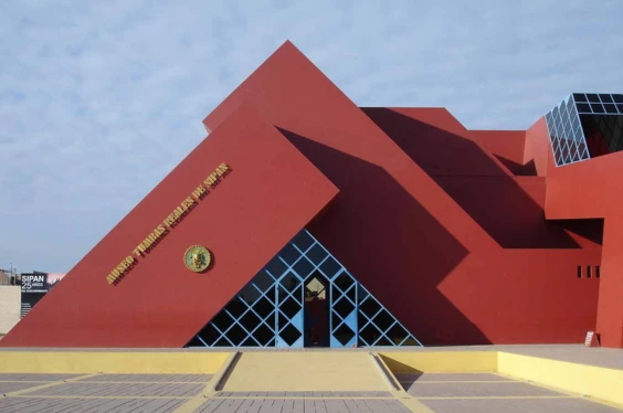 Ruta Moche: Historia y Misterio 4D