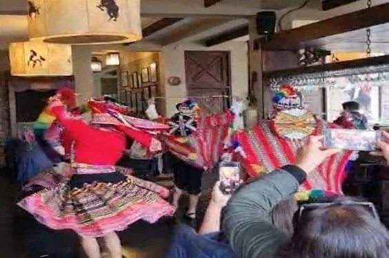 Caballos de Paso y Buffet en Pachacamac