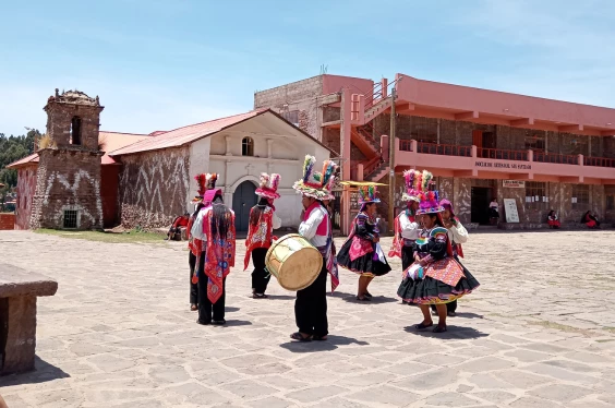 Taquile + Lodge en Uros