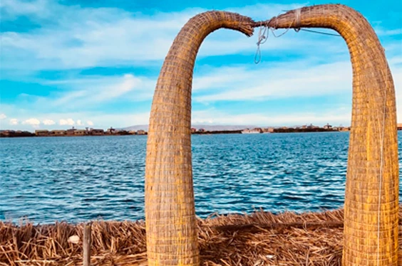 Uros, una mágica isla del Lago Titicaca
