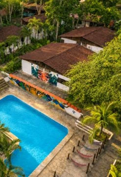 Piscina y naturaleza en Casa Bosque