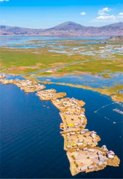 Uros, una mágica isla del Lago Titicaca