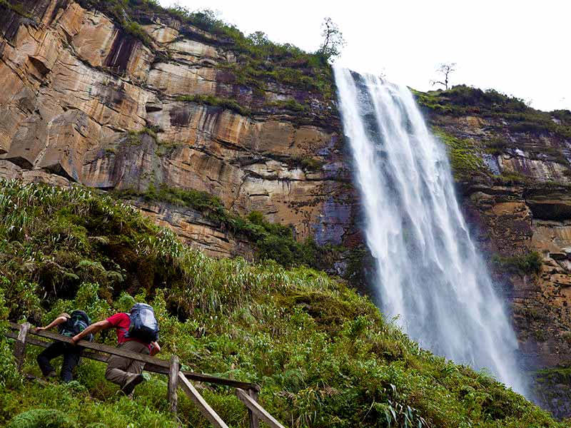 Cataratas y aventura